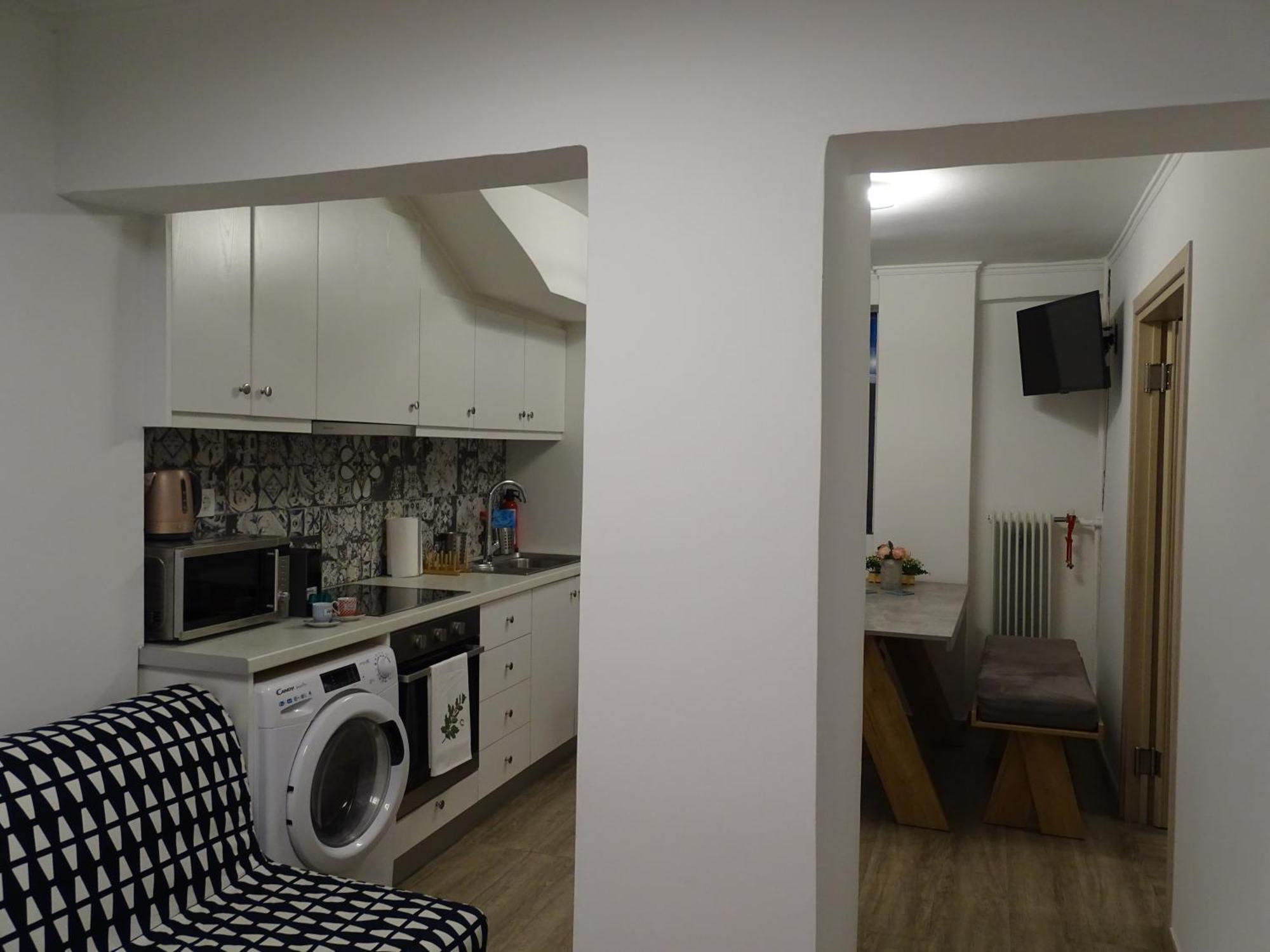Stylish, Comfortable, Basement Loft-Like Apartment With Amenities Athens Luaran gambar