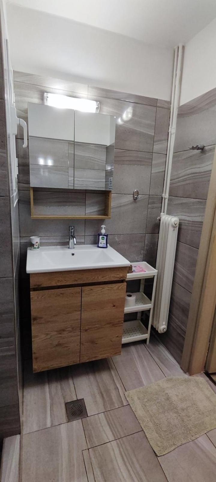 Stylish, Comfortable, Basement Loft-Like Apartment With Amenities Athens Luaran gambar