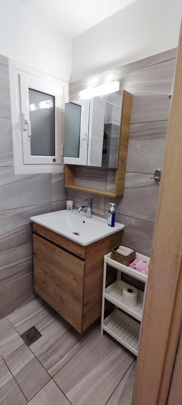 Stylish, Comfortable, Basement Loft-Like Apartment With Amenities Athens Luaran gambar